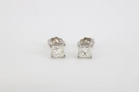 14k White Gold 0.62tcw Diamond Stud Earrings (0.94g.)