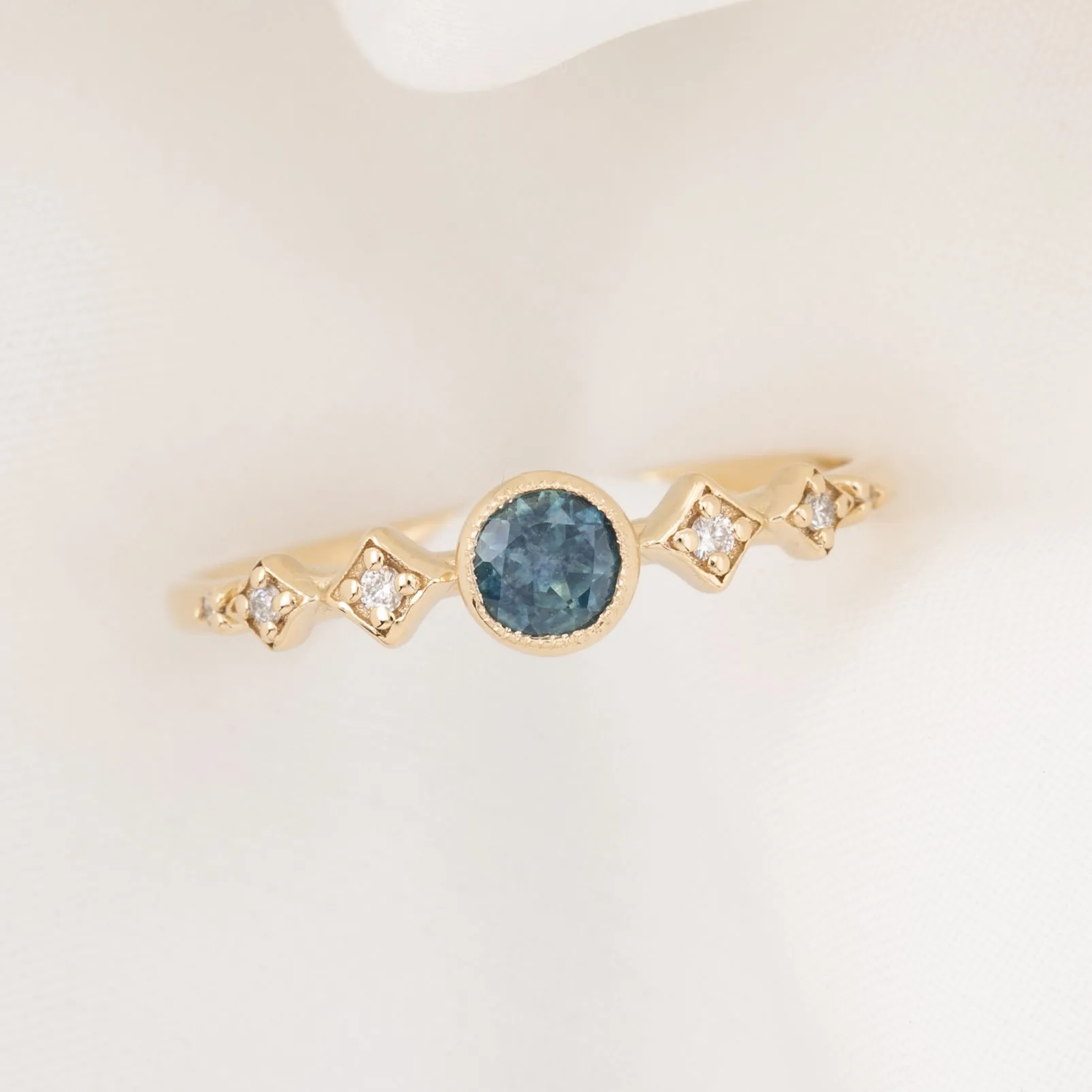 Celeste Ring 4mm 0.35ct Sapphire 14K Gold