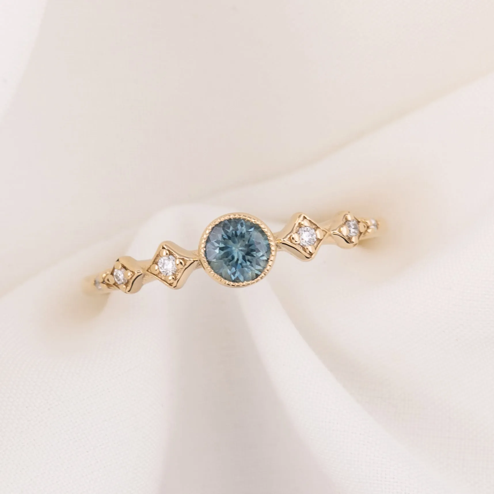 Celeste Ring 4mm 0.35ct Sapphire 14K Gold