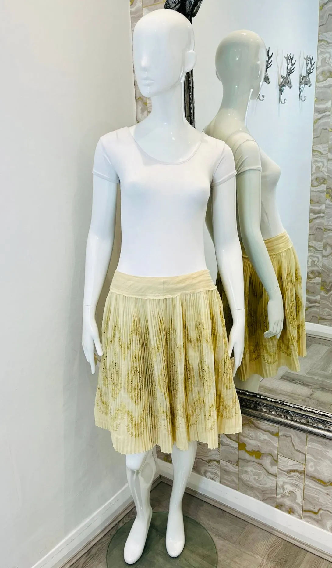 Ermanno Scervino Embroidered Ramie Skirt. Size 40IT